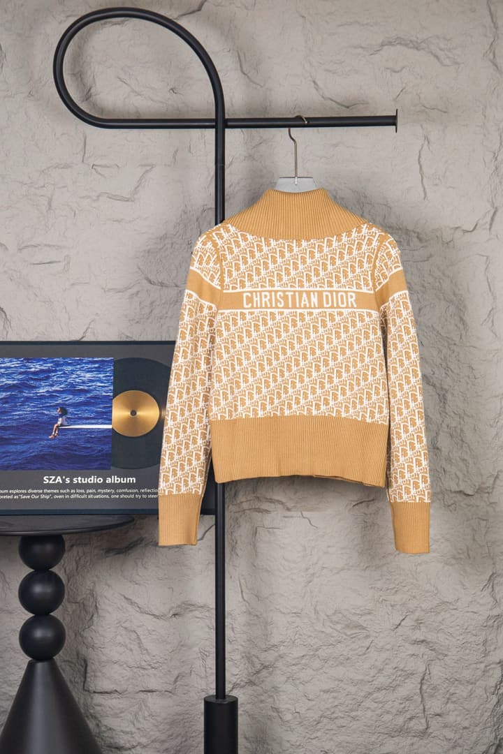 Dior Classic Oblique Reversible Cashmere Sweater – 25FW in Camel Oblique Pattern