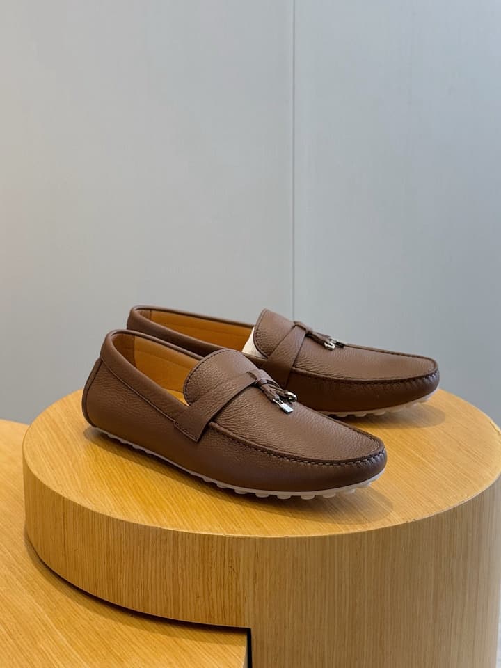 Loro Piana LP Italian Handmade Driving Shoes in Beige Suede Moccasin