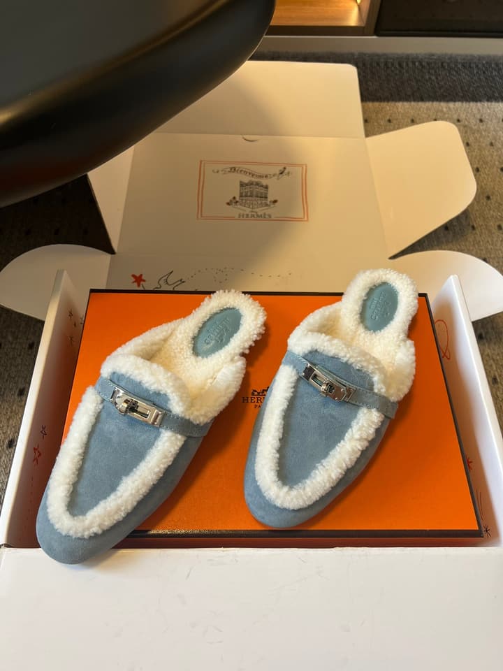Hermès Leather Mules – 25FW in Black With White Fur
