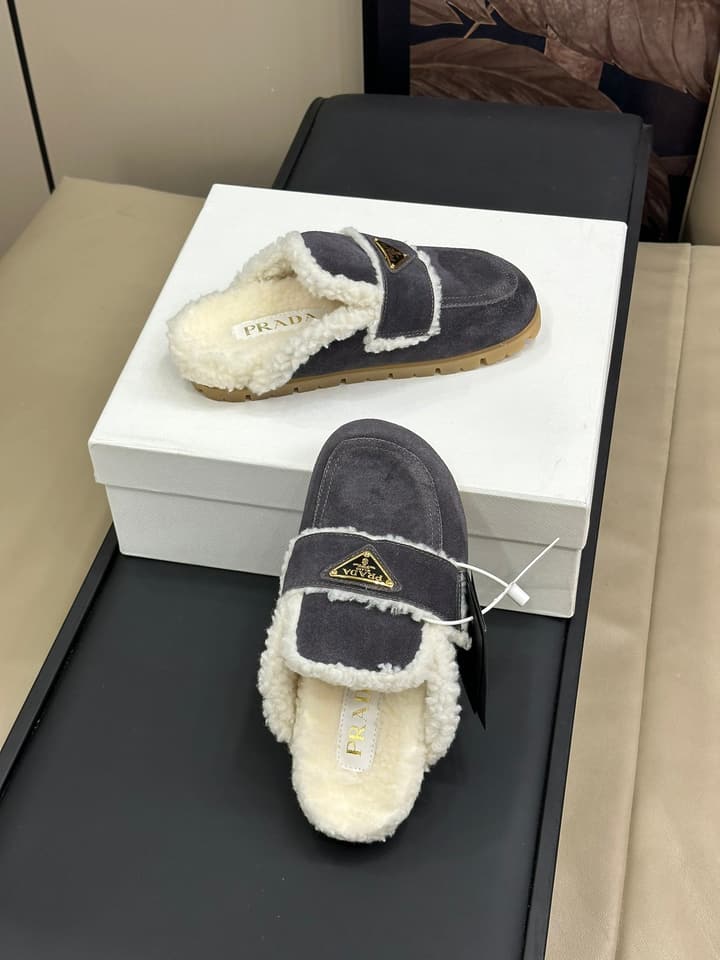 Prada FW24 Suede Fur Slippers – FW24 in Beige Suede