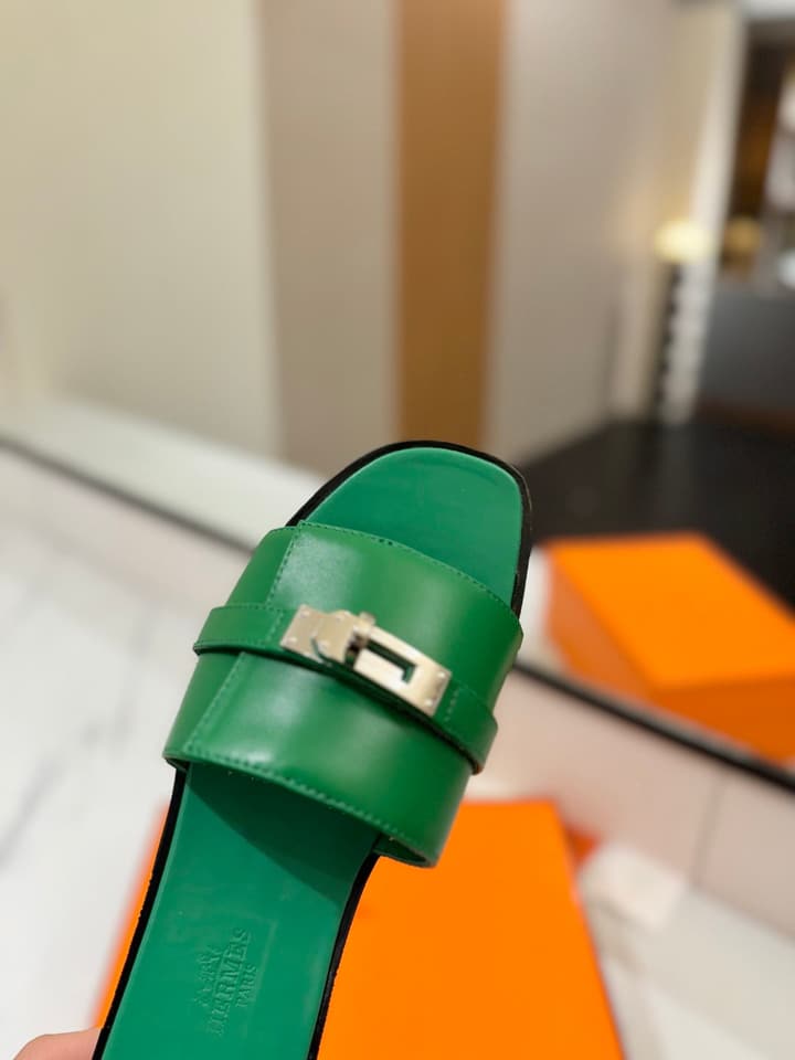 Hermès Classic Timeless Leather Sandals in Black