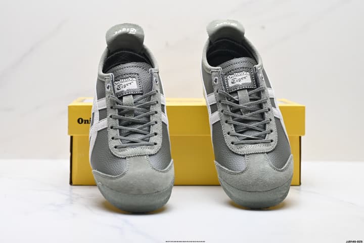Onitsuka Tiger MEXICO 66 DELUXE NIPPON MADE Sneakers in Deep Sage With Light Grey Stripes