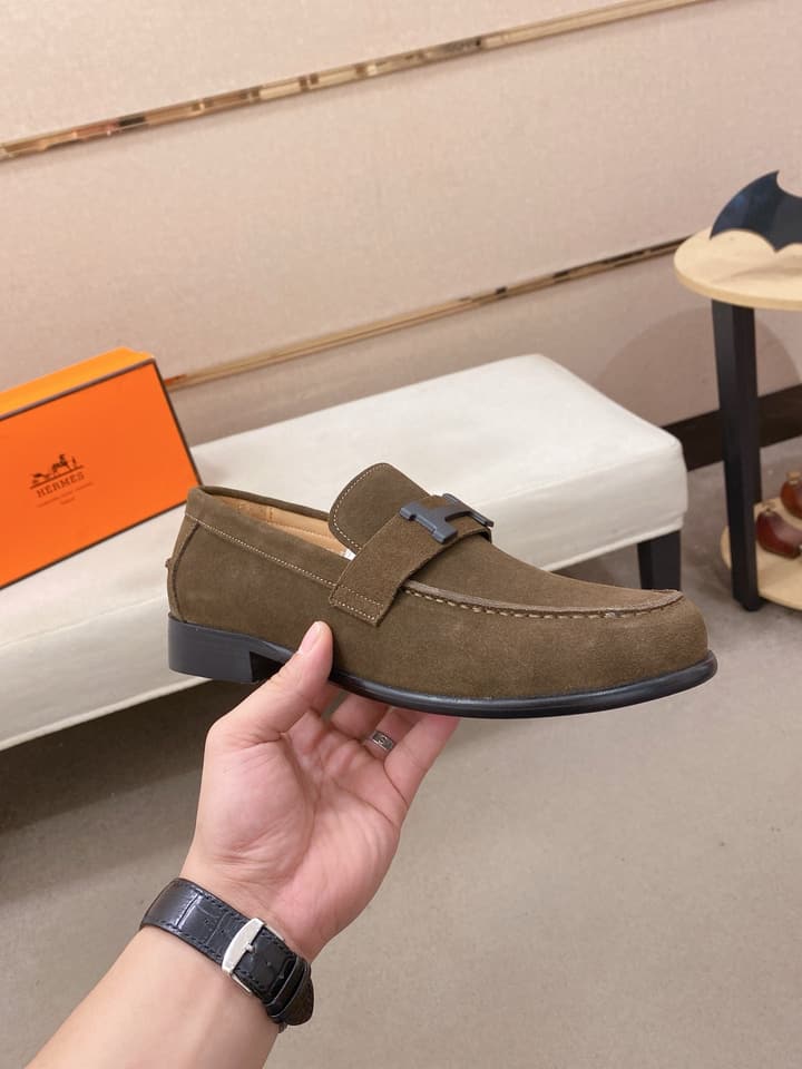 Hermès Business Casual Leather Loafers in Black Leather