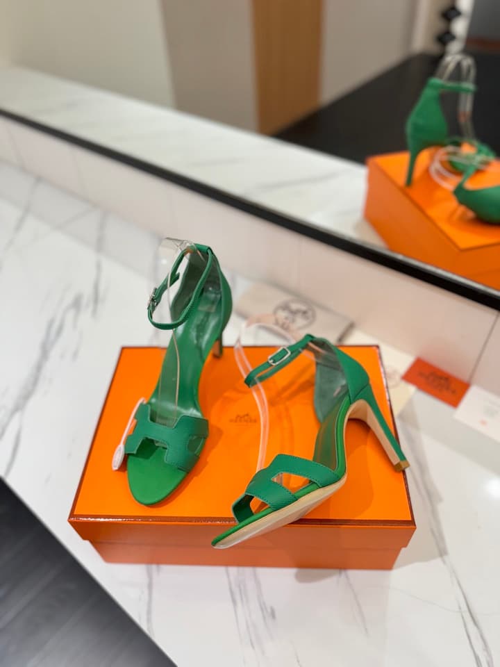 Hermès Classic H Palm Grain Heeled Sandals – 9cm in Black