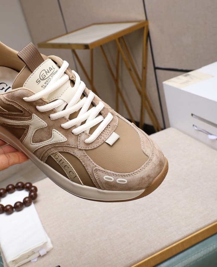 Gucci Latest Calfskin Leather Loafers in Beige With White Accents