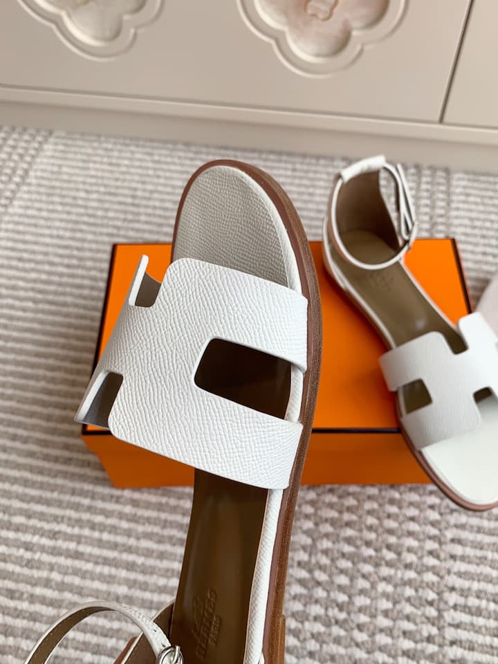 Hermès Santorini Classic H Flat Sandals in Taupe