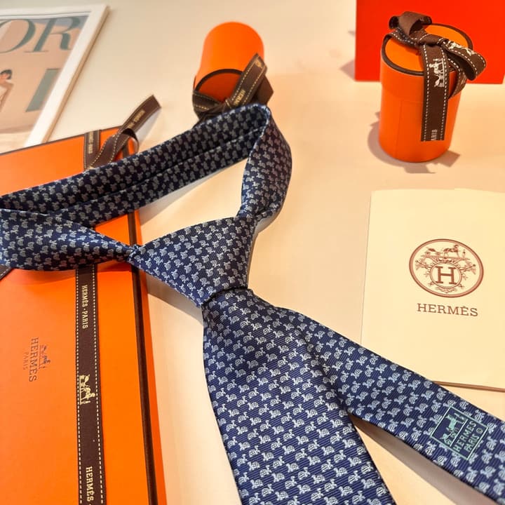 Hermès Animal Series Men's Silk Tie in Blue With Pink Pattern