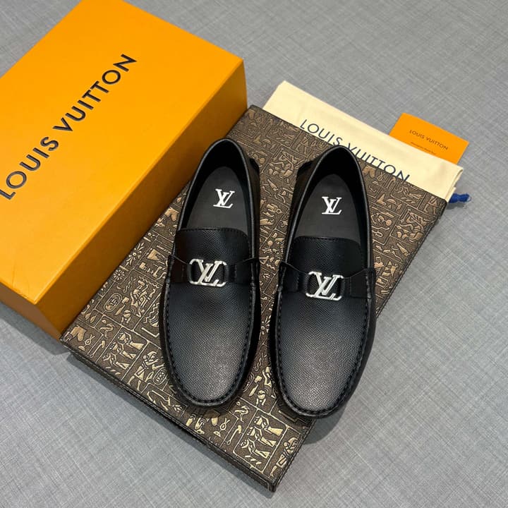 Louis Vuitton Men's Lizard-Embossed Driving Shoes in Black
