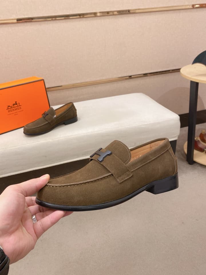 Hermès Business Casual Leather Loafers in Black Leather