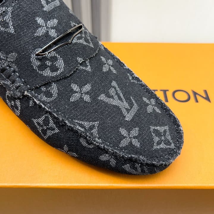 Louis Vuitton Pebbled Leather Driving Shoes in Black Textured Leather