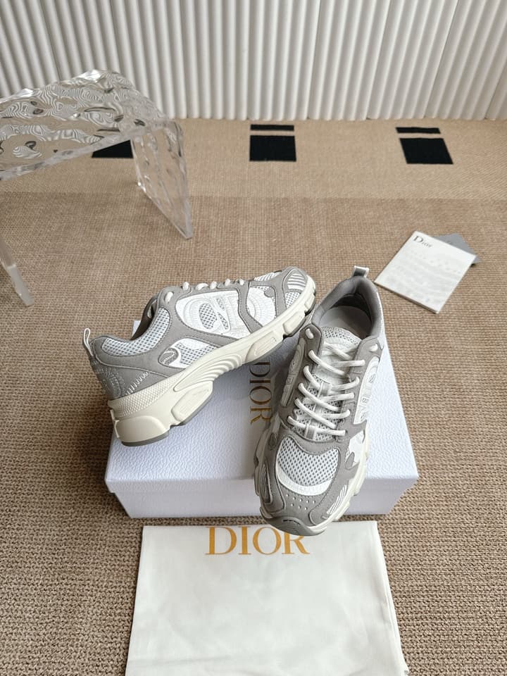 Dior Vibe Sneakers in Gold