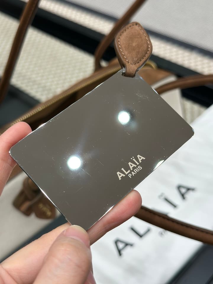 Alaïa Le Teckel Dachshund Bag in Cream And Black