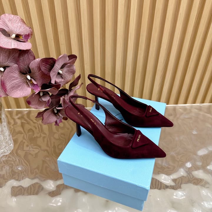 Prada 2025 Spring Pointed Toe Pumps in Matte Black