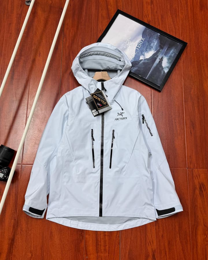 Arc'teryx Alpha SV 7th Generation Hard Shell Jacket in Black And Teal
