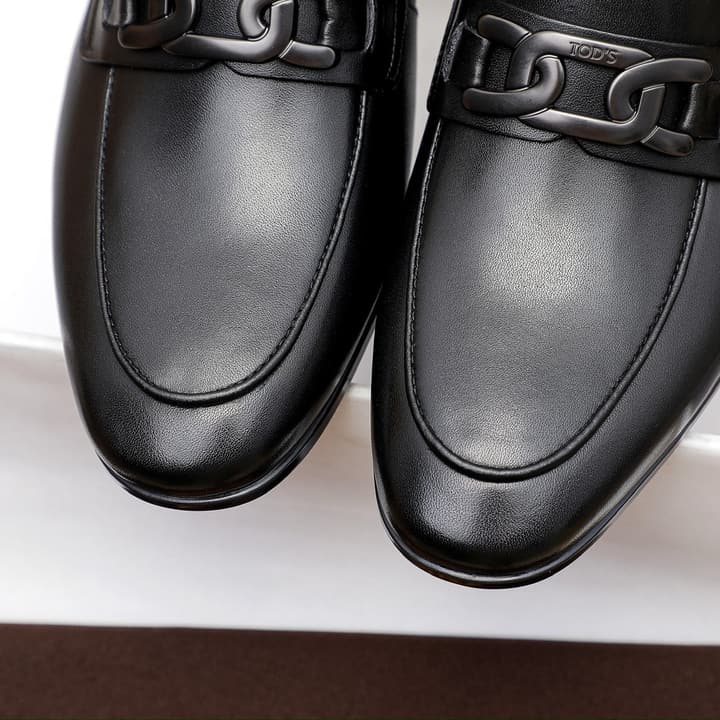Tod's Classic Men's Driving Shoes in Polished Black