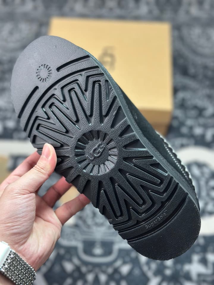 UGG Tazz Platform Snow Boots in Classic Black
