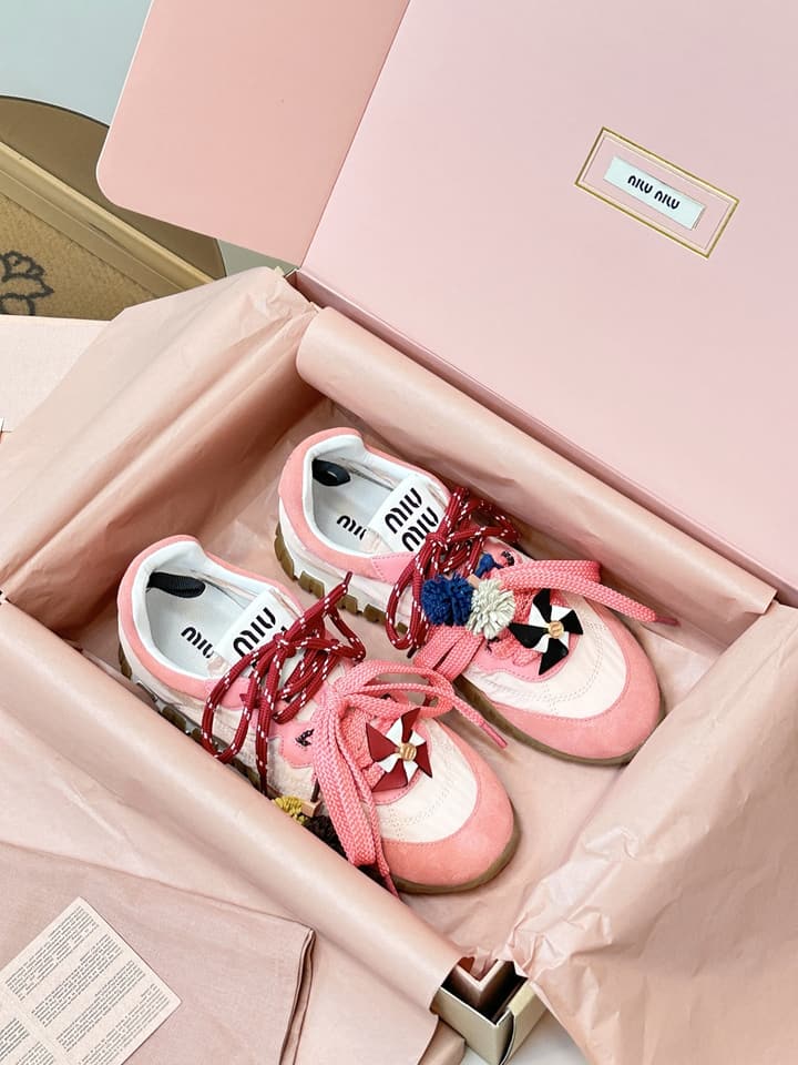 Miu Miu German Training Casual Shoes – 25SS Spring/Summer Runway Collection in Caramel Tan & Emerald Green Ribbons