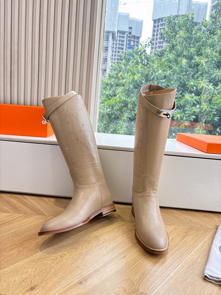 Hermès Classic Knee-High Boots – 2025FW in Assorted Buckle Riding Boots Display