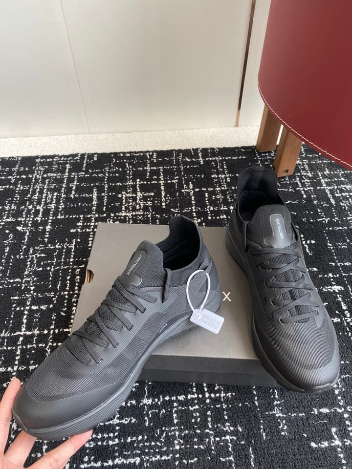 Arc'teryx Konseal Lt Hiking Shoes in All White