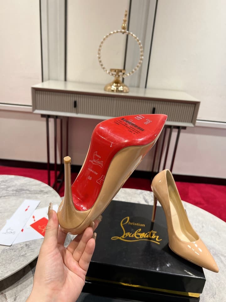 Christian Louboutin Classic Kate Patent Pumps in Black Patent Leather