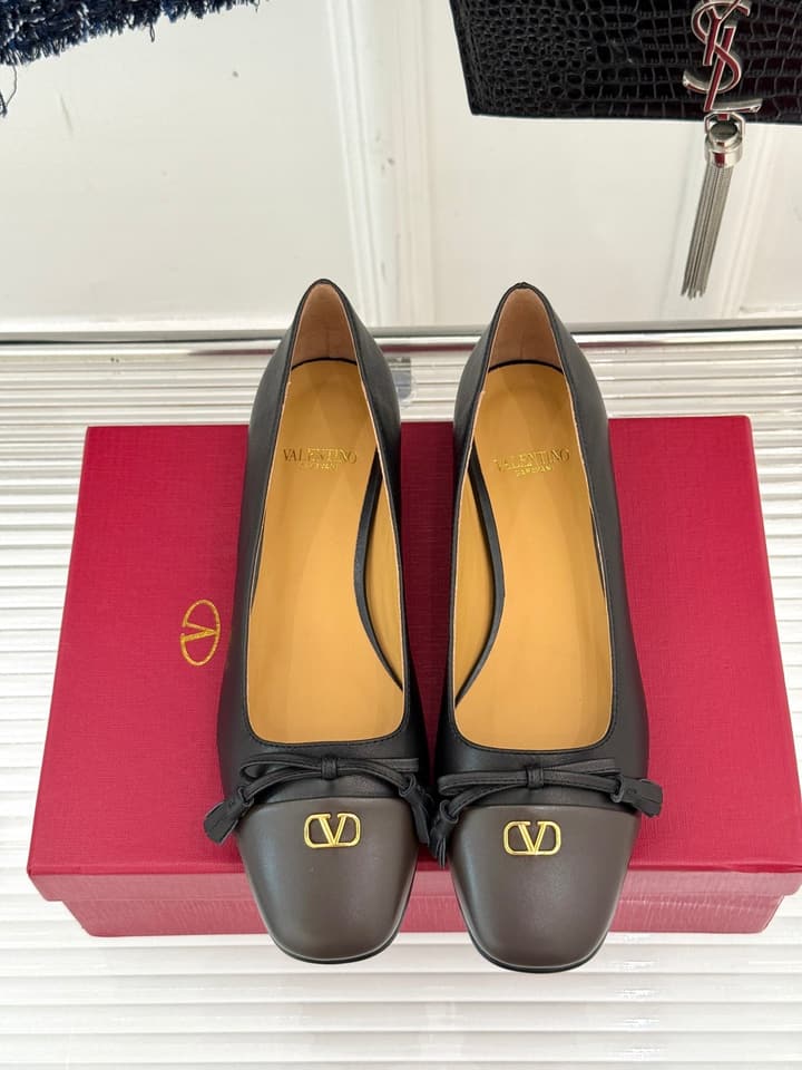 Valentino VLogo Metal Buckle Ballet Flats – 25FW in Charcoal