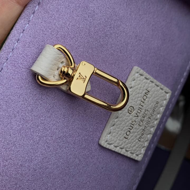 Louis Vuitton ONTHEGO Medium Tote Bag in Cream/white Monogram With Lilac Print