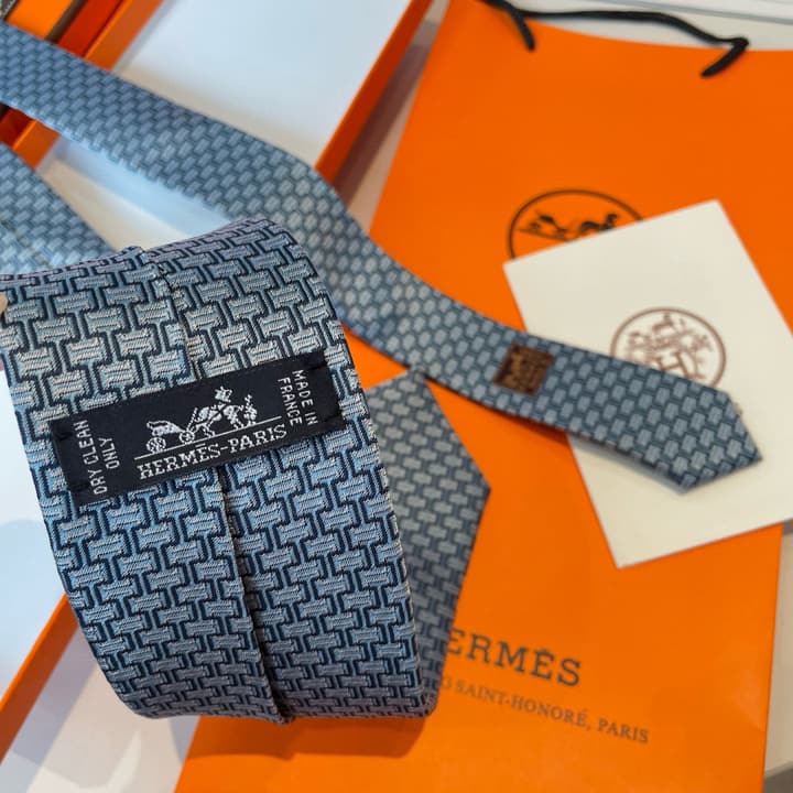 Hermès Philippe Mouquet Men's Tie in Cool Grey Patterned