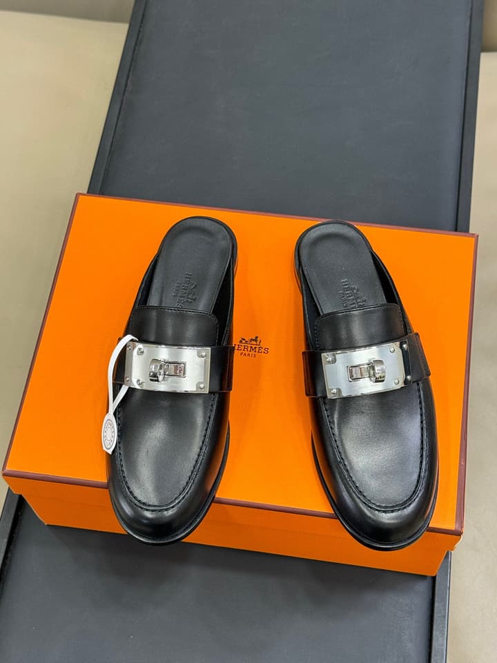 Hermes Kelly Wide Buckle Mules – 2025 Collection in Black