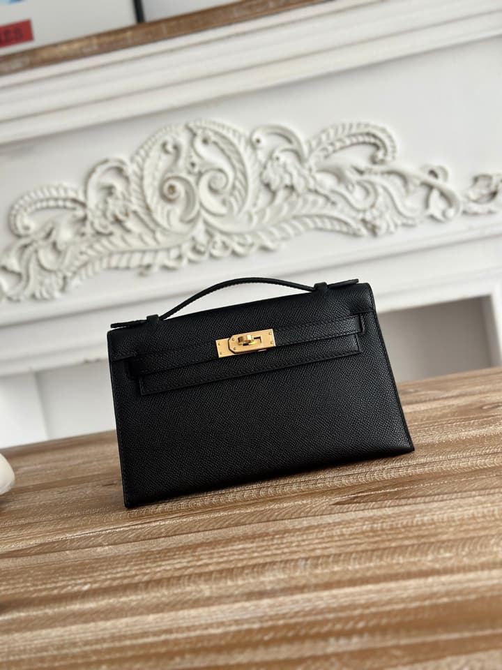 Hermès Kelly Mini Handbag in Black Gold Hardware