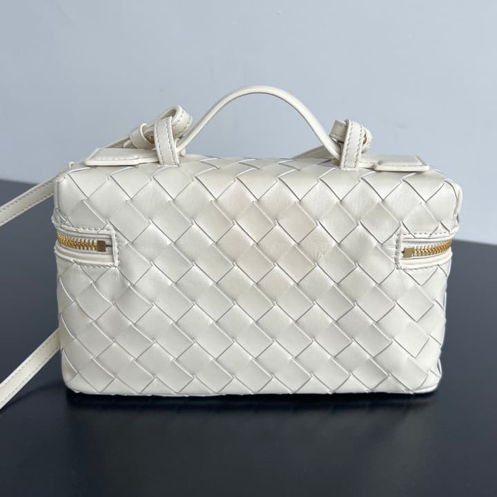 Bottega Veneta Intrecciato Vanity Case in Cream