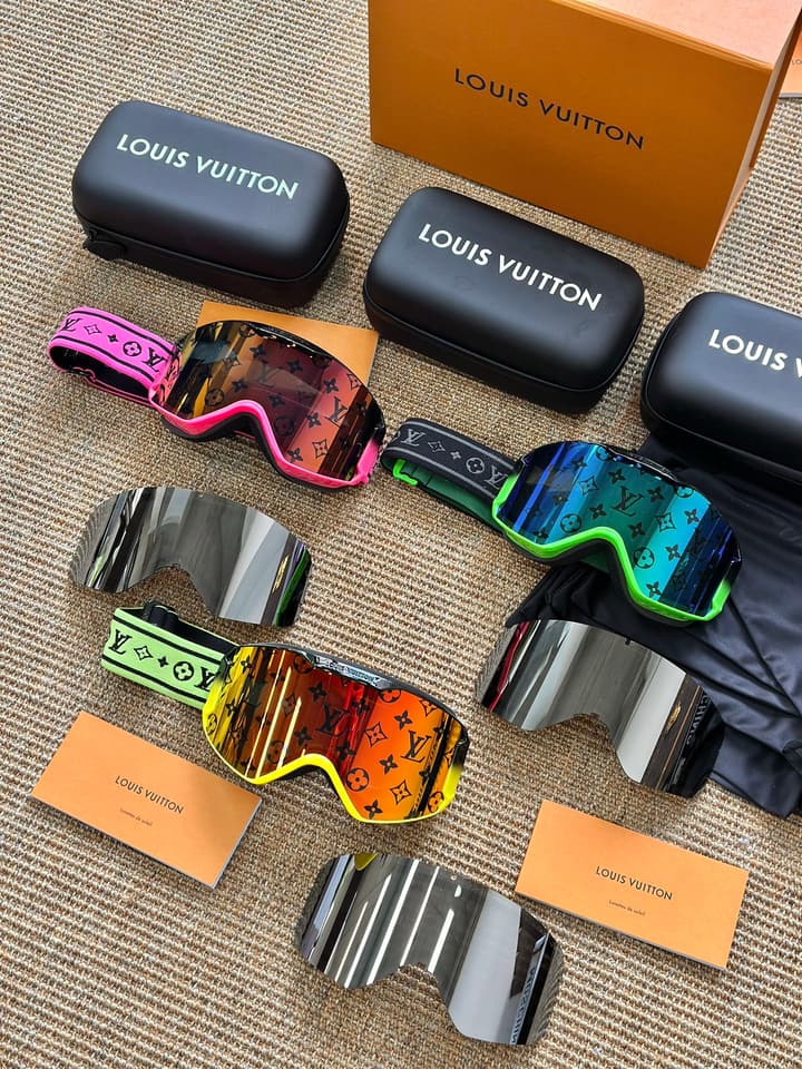 Louis Vuitton Gradient Magnetic Ski Goggles in Blue Green Mirror Lens, Black Strap