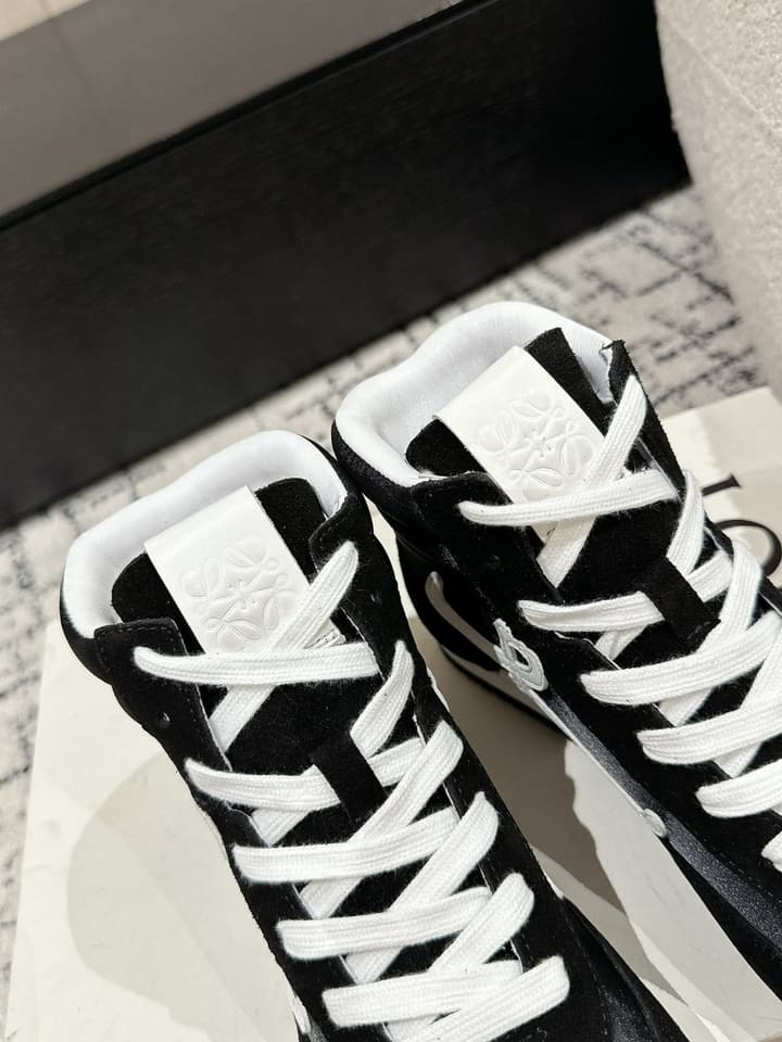 Loewe Flow Runner 2.0 Runway Sneakers – 25SS in All White With Gum Sole