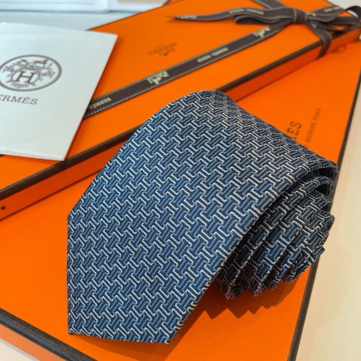Hermès Philippe Mouquet Men's Tie in Cool Grey Patterned