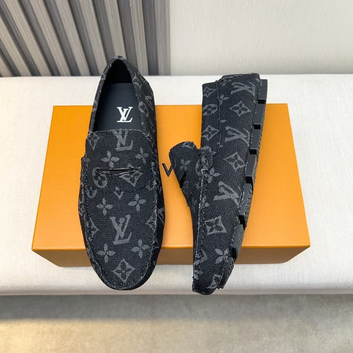 Louis Vuitton Pebbled Leather Driving Shoes in Black Textured Leather
