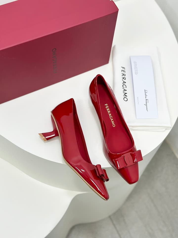 Ferragamo Vara Patent Leather Square Toe Pumps in Black Patent Leather (1cm Heel)