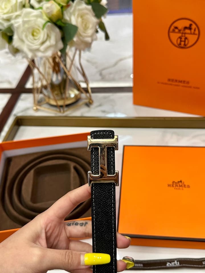 Hermès Classic Leather Belt – 2.5cm in Tan Textured With Polished Gold Buckle