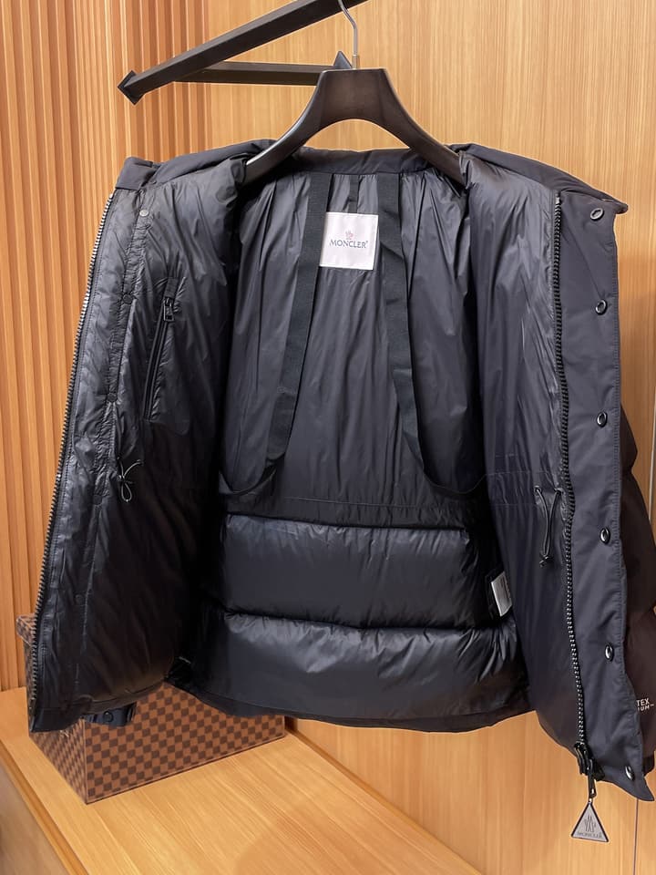 Moncler Designer Structural Down Jacket – 2025 Latest Model in Light Taupe Down Jacket