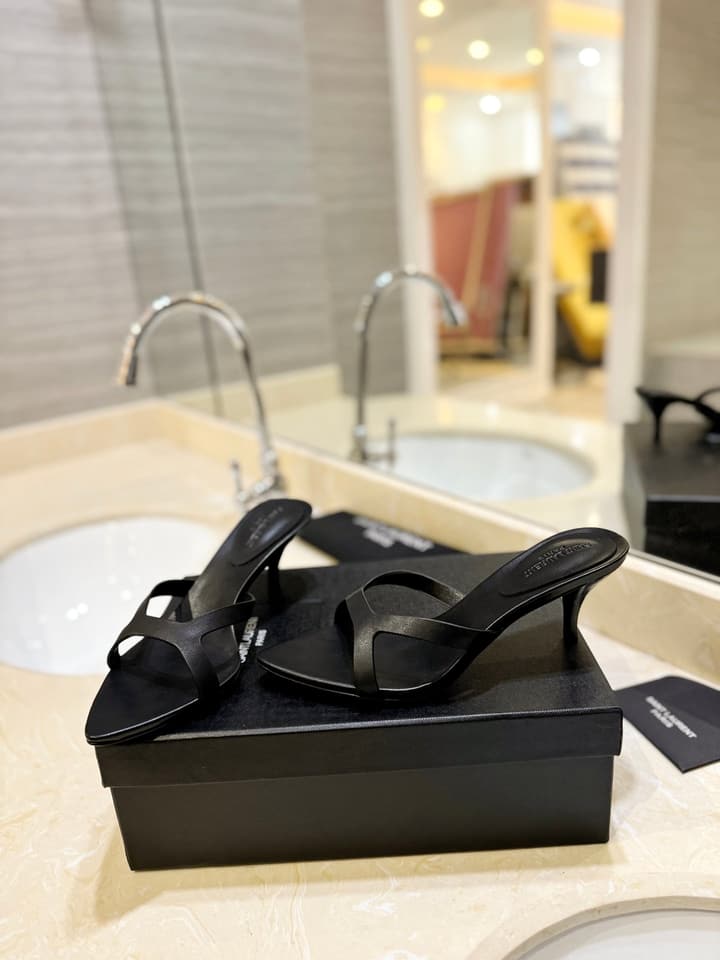Saint Laurent Pumps – Spring/Summer Collection in Black