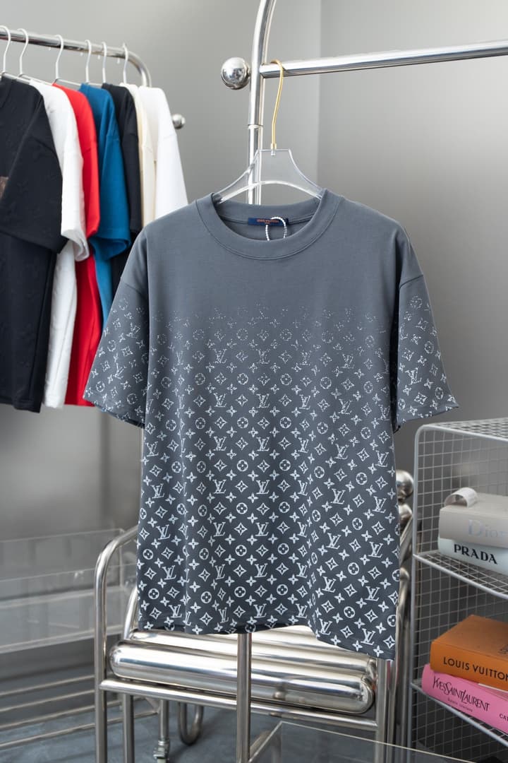 Louis Vuitton Monogram Gradient T-Shirt – Early Spring Collection – 26SS in Black Monogram Gradient