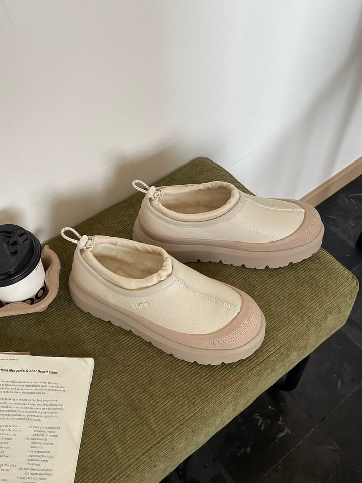 UGG Tasman Low-Top Leather Slippers in Black And Beige