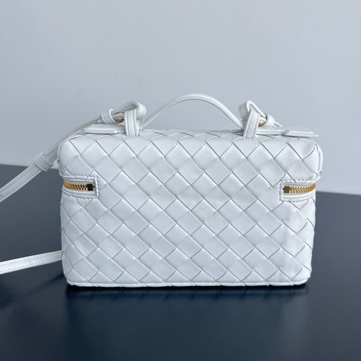 Bottega Veneta Intrecciato Vanity Case in Cream
