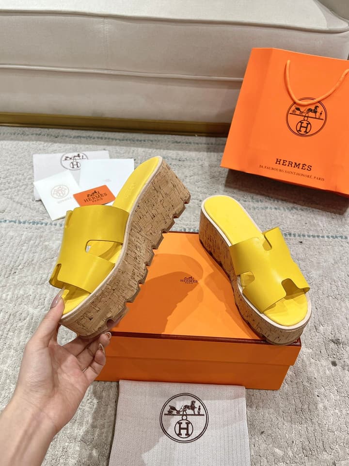 Hermès 2024 Spring/Summer Wedge Sandals – 2024 Spring/Summer Collection in White Leather