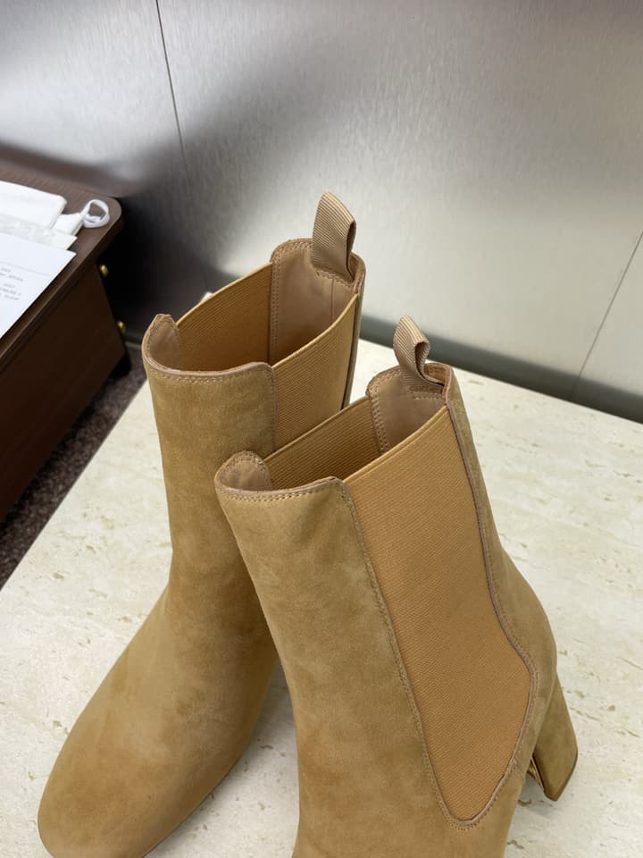 Dior D-Art Chunky Heel Chelsea Ankle Boots – 2025FW in Black Suede