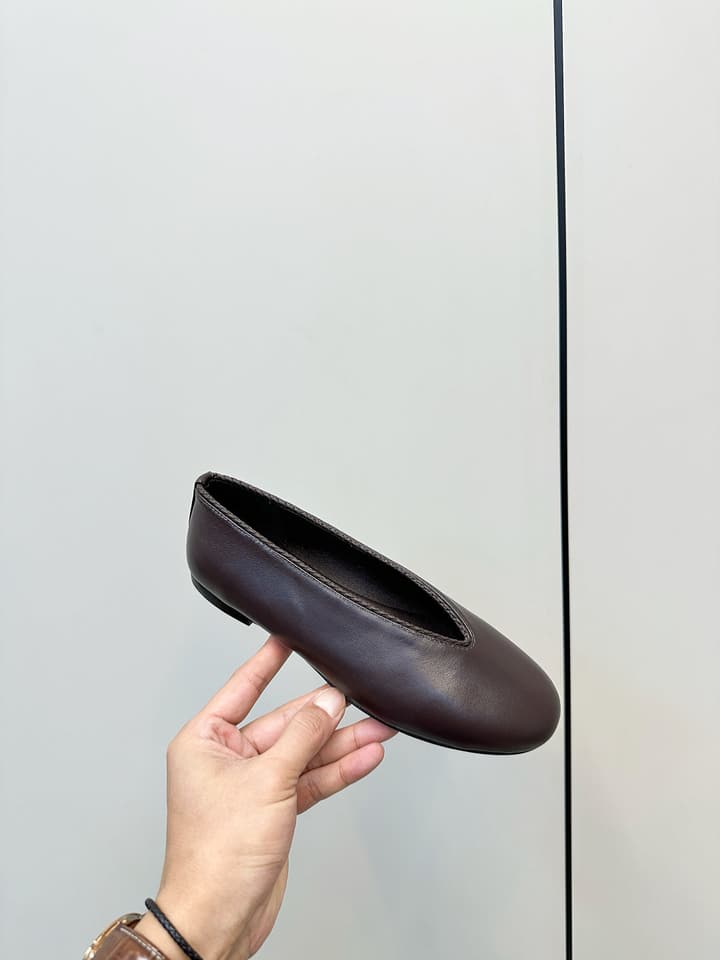 Bottega Veneta Woven Flats – 2025 Collection in Black