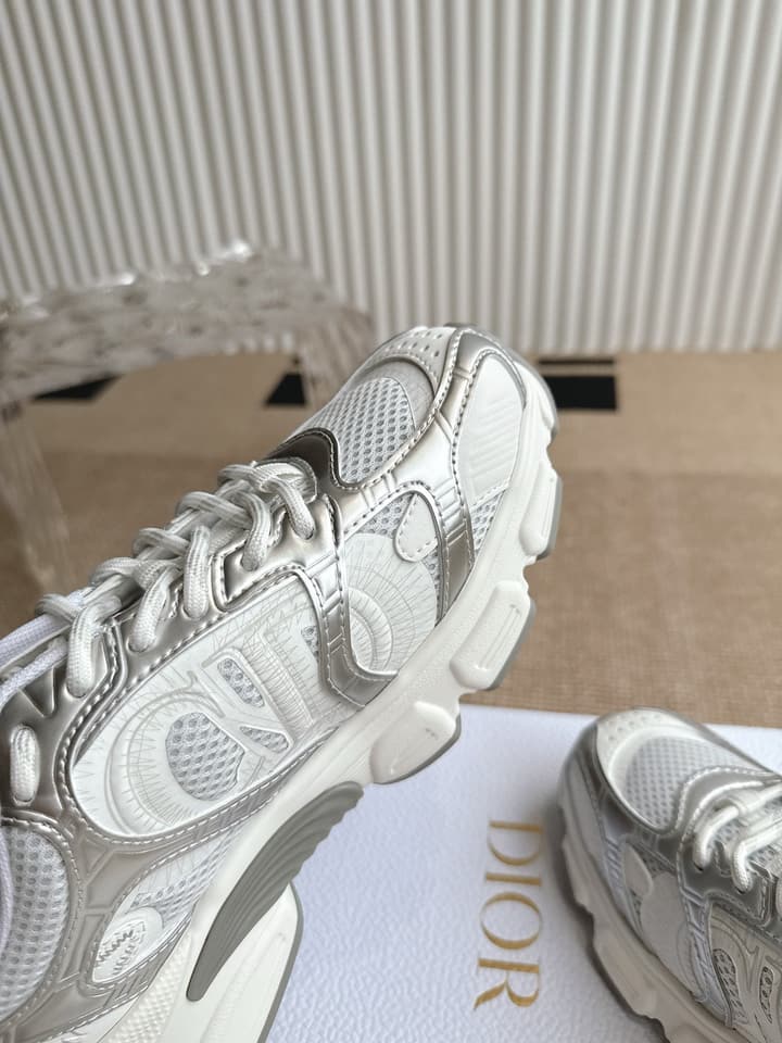 Dior Vibe Sneakers in Gold