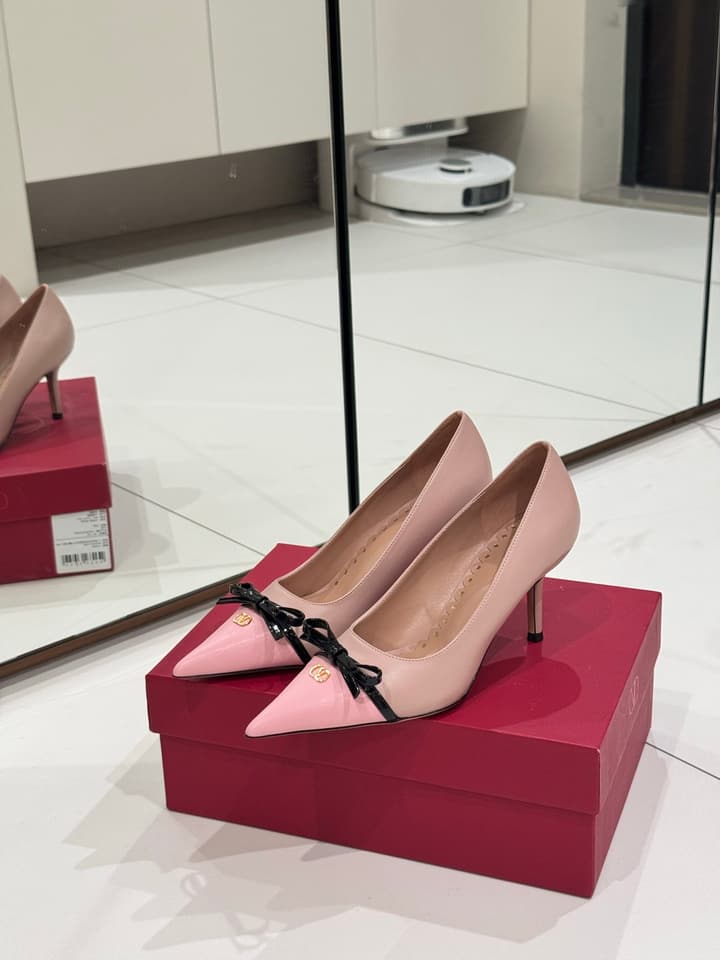 Valentino Bow-Detail High Heels in Black With White Bow