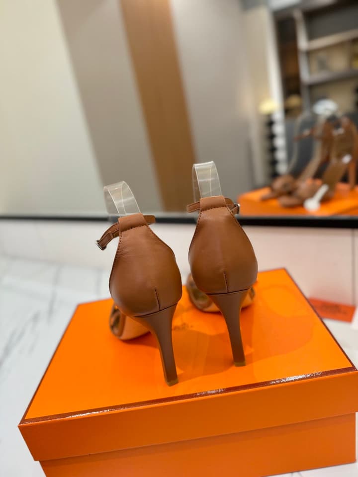 Hermès Classic Smooth Cowhide Pumps – 9cm in Caramel Brown