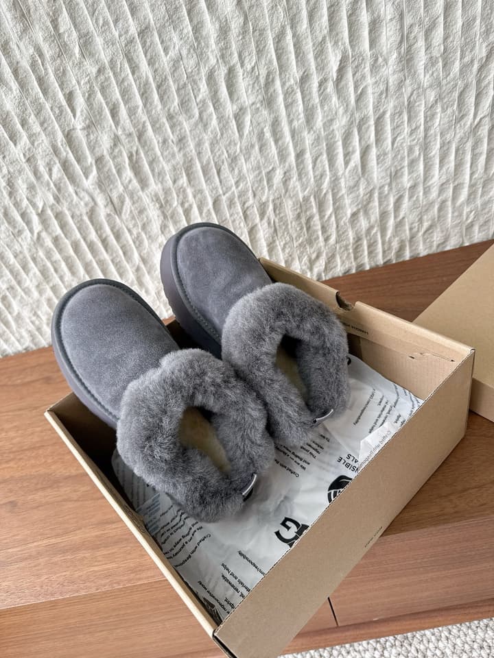 UGG Sheepskin Fur-Lined Slippers – Autumn/Winter Collection in Tall Light Pink With Cream Fur