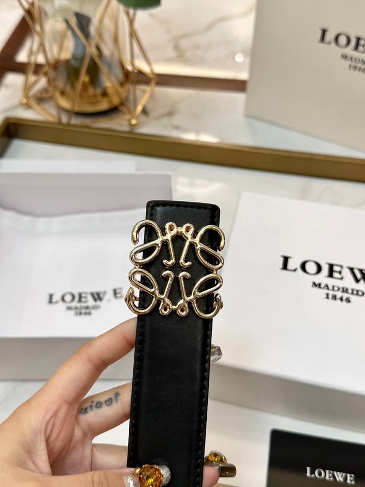 Loewe Classic Leather Belt – 4.0cm in Black With Gold Flat Buckle