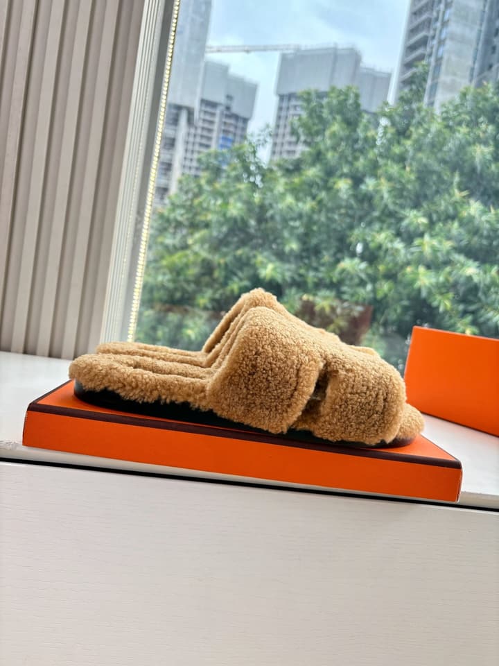 Hermès H-Shaped Fur Slippers – 2025 Collection in Assorted Fur Slippers Group